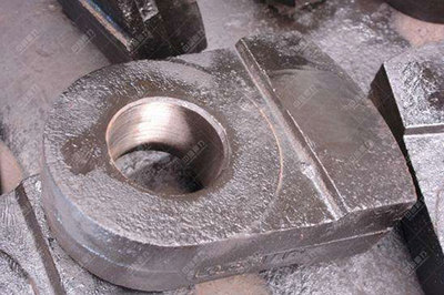 礦山破碎機(jī)錘頭要定期檢查才能延長(zhǎng)其使用壽命